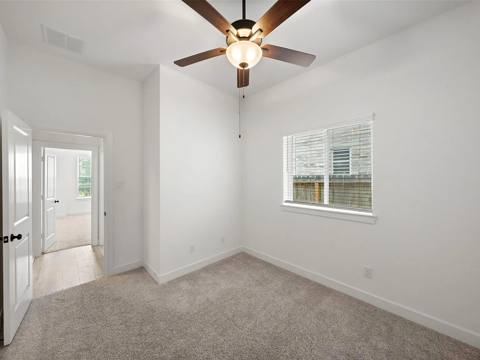 4 bed, 3.0 bath, 1914 sqft, $2,675 — Photo 2