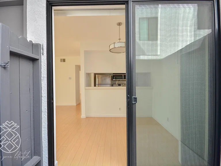 1727 Glendon Ave #104 — Photo 59