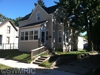 2nd image of 1124 Baxter St SE