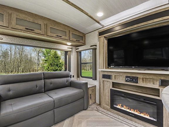 4th image of 2303 Orchard Ln