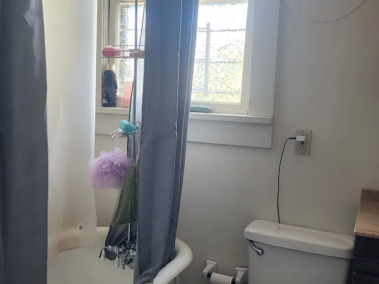 216 NW 3rd Ave #B — Photo 11