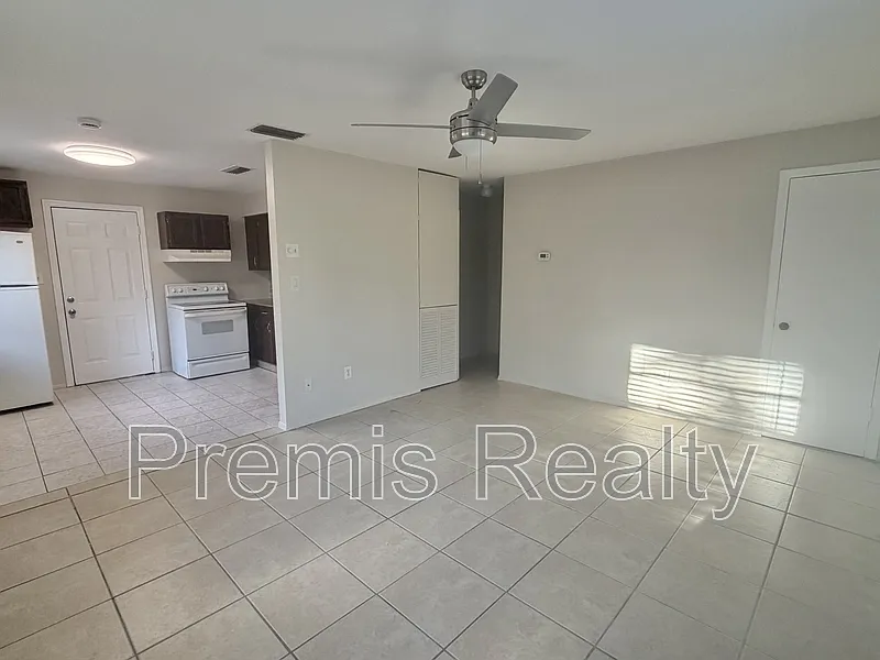 2 bed, 1.0 bath, 720 sqft, $1,595 — Photo 4