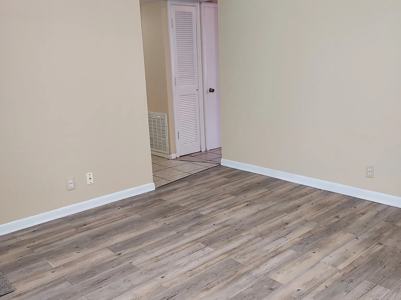 3 bed, 900 sqft, $1,325 — Photo 4