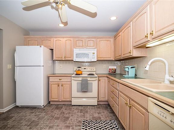 5th image of 12 Saratoga Ct