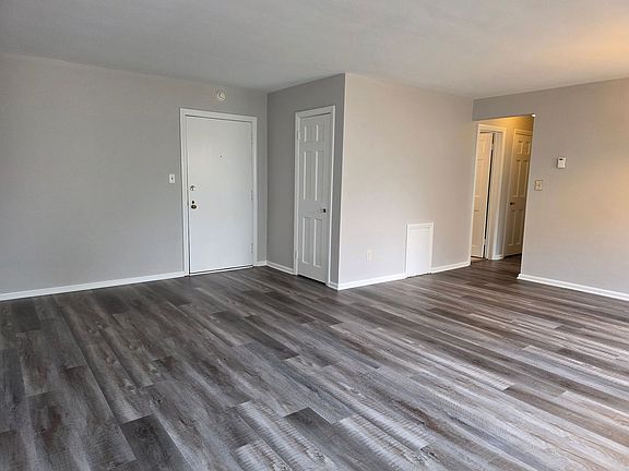 5th image of 13773 Cedar Rd Unit 109