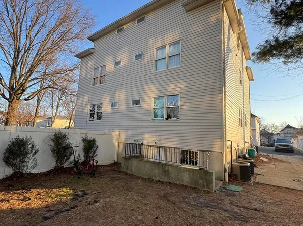 366 Union Avenue 2 image 8 of 9