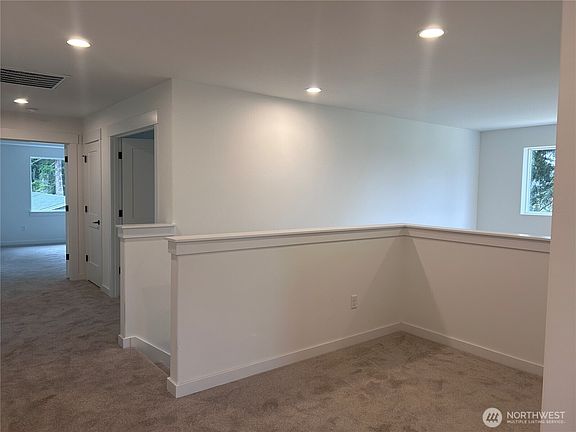 5th image of 922 198th Street Ct E