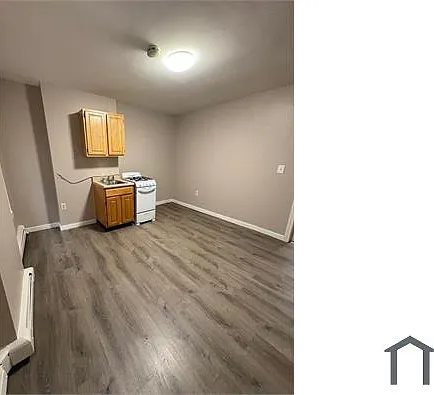 Studio, 300 sqft, $920 — Photo 2