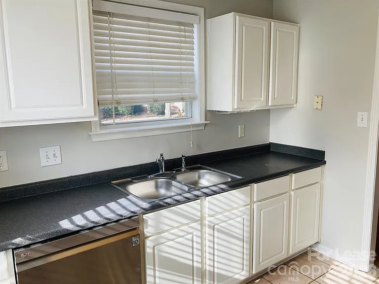 8004 Strandhill Rd — Photo 8