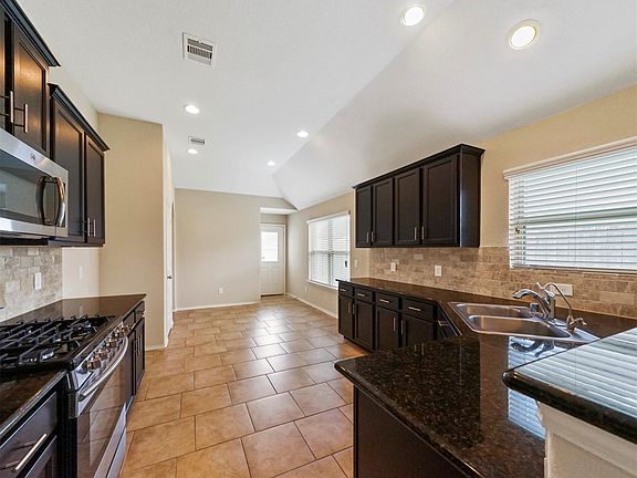 5th image of 20751 Winghaven Dr