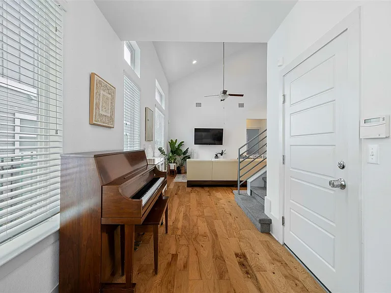 2313 Capulet St — Photo 5