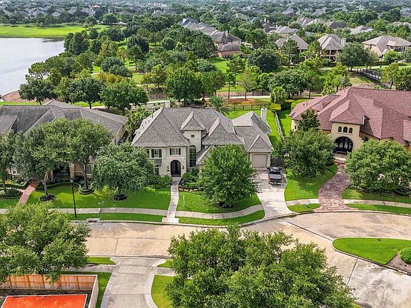 3rd image of 27811 Charter Lake Ln