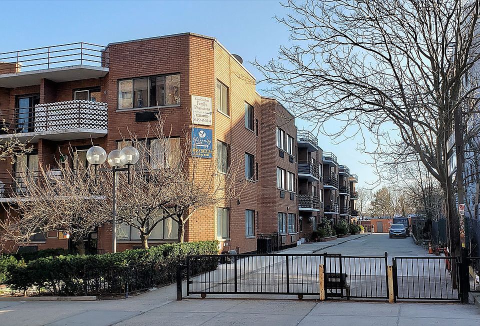 1st image of 11940 Metropolitan Ave APT E2