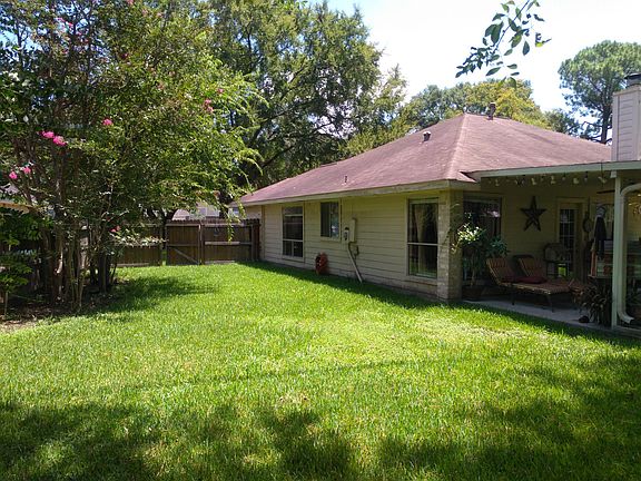 5th image of 8503 Rose Manor Dr