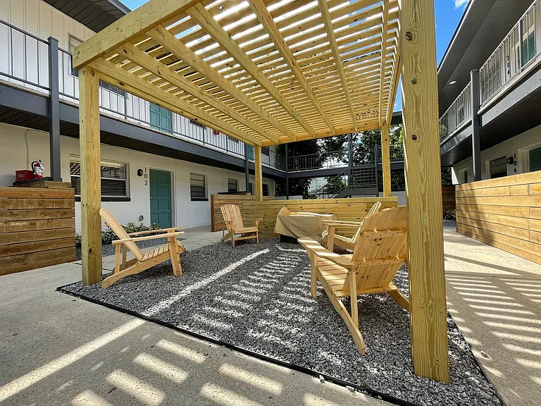 129 E Amelia St — Photo 28