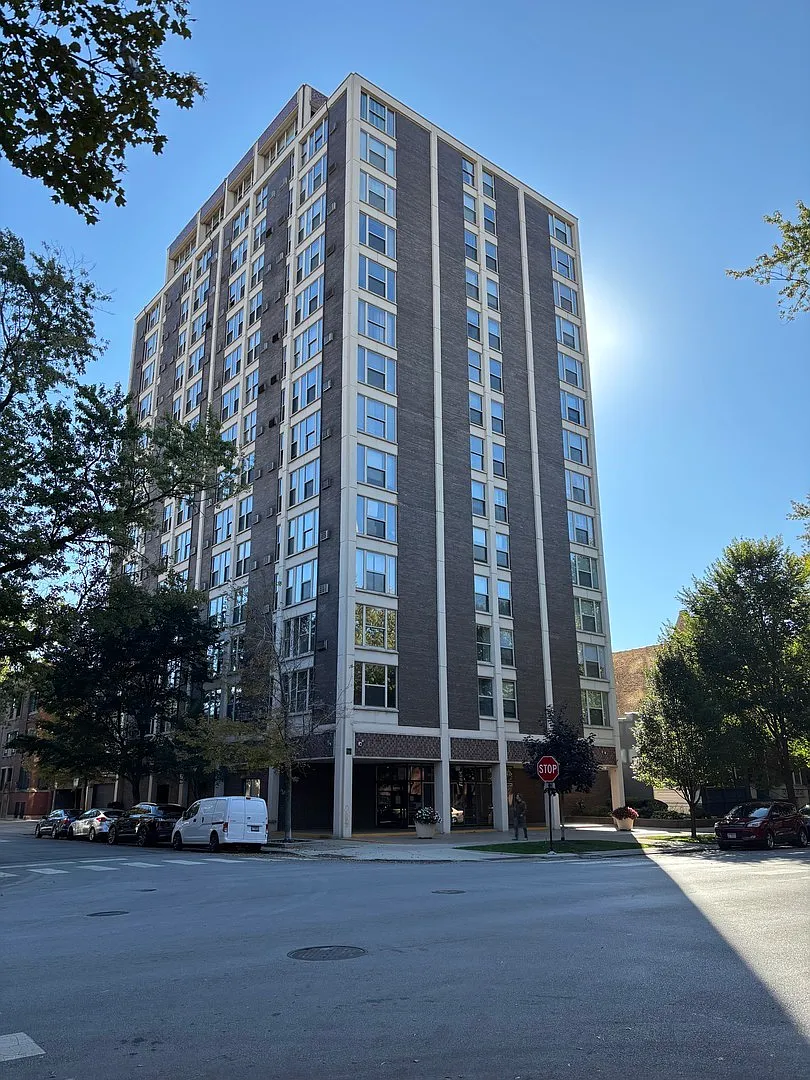 5401 S Hyde Park Blvd APT 1206 photo 1
