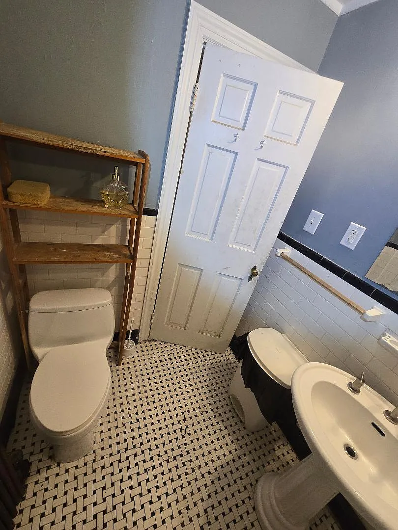1 bed, 1.5 bath, 300 sqft, $650 — Photo 3