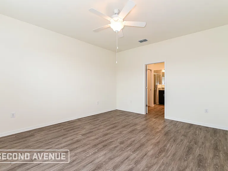 2728 NE 6th Pl — Photo 9