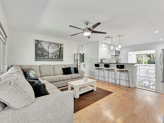 5th image of 208 NW 24th Street