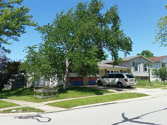 2nd image of 1001 Yorkshire Dr