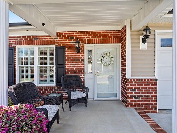 3rd image of 1826 Bogey Ln