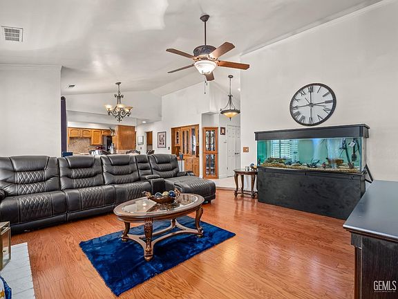 5th image of 1010 S Clovis Ave APT 108