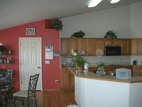 large eat in kitchen