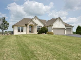 8968 Deer Run Dr, Allenton, WI 53002