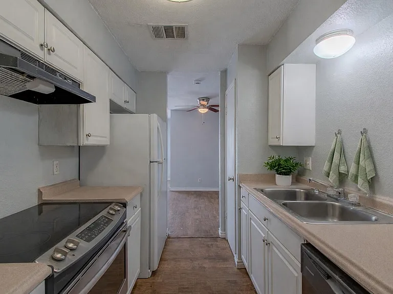 100 Uhland Rd #3 — Photo 11