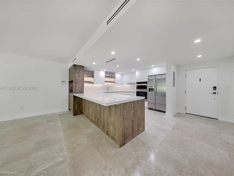 101 Ocean Lane Dr #1017 — Photo 2