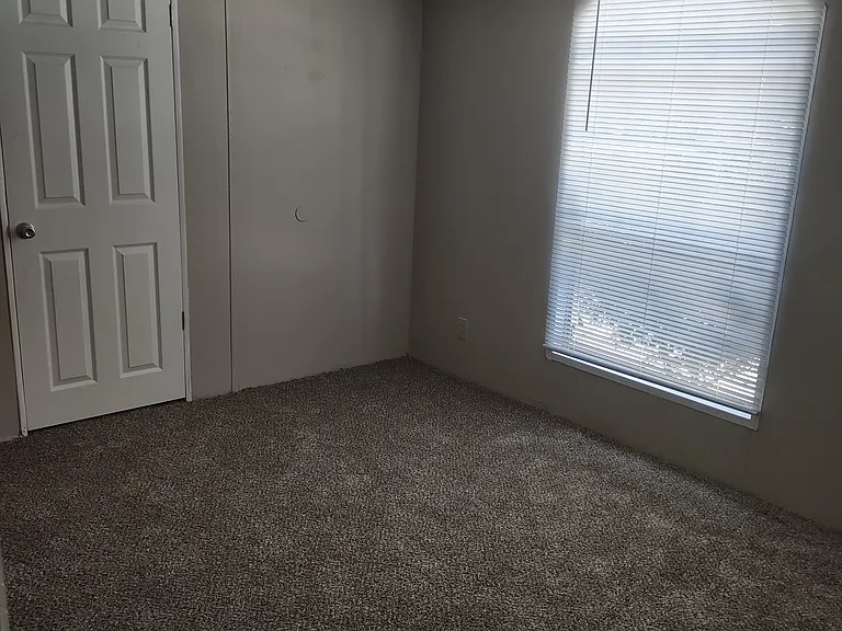 92 Tate Ln #92 — Photo 8