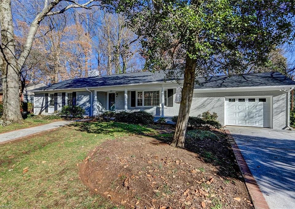 1st image of 900 Avery Pl