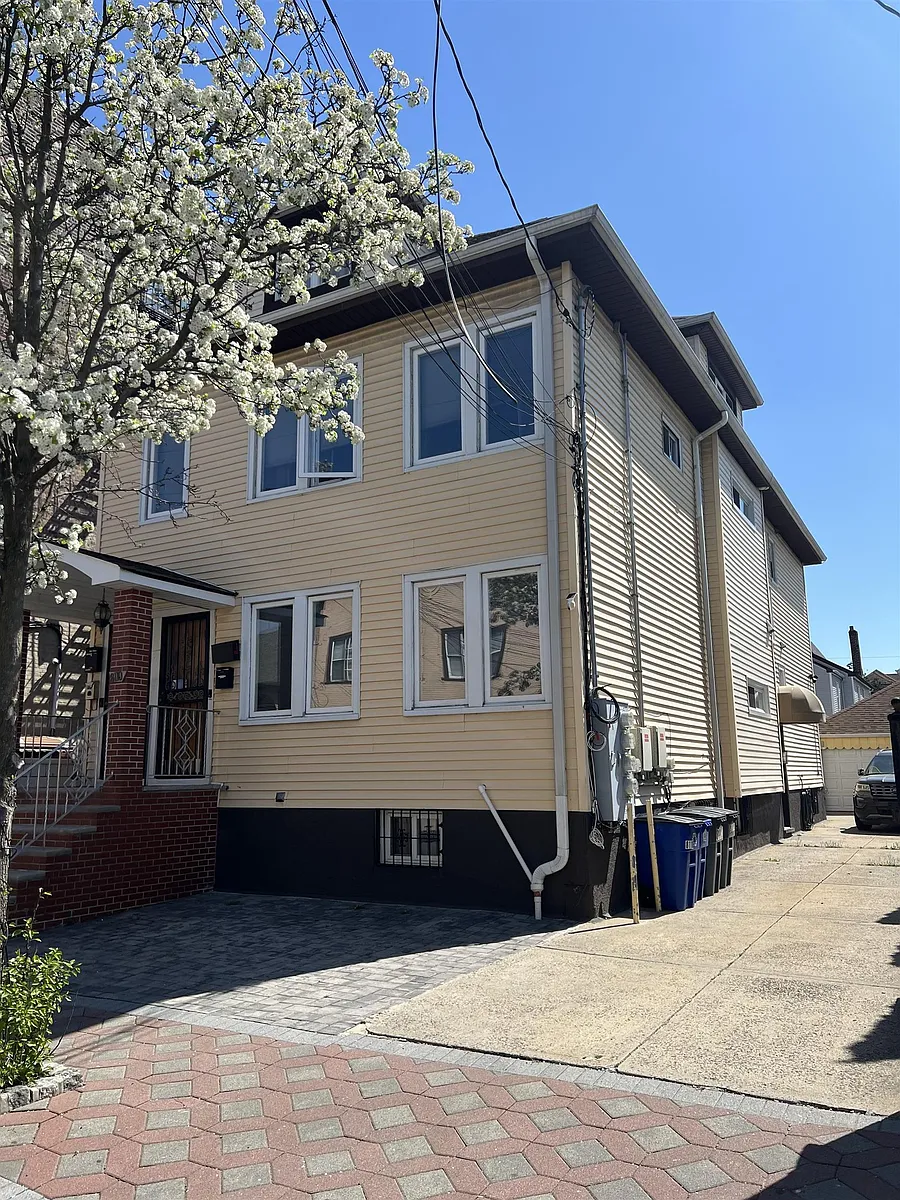 Building Photo - 8110 5th Ave #1