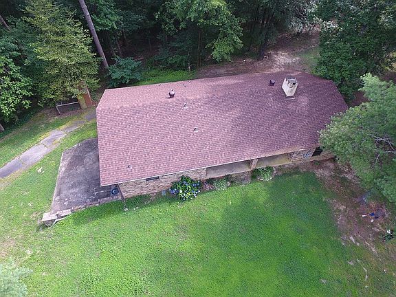 Cute move in ready home. 