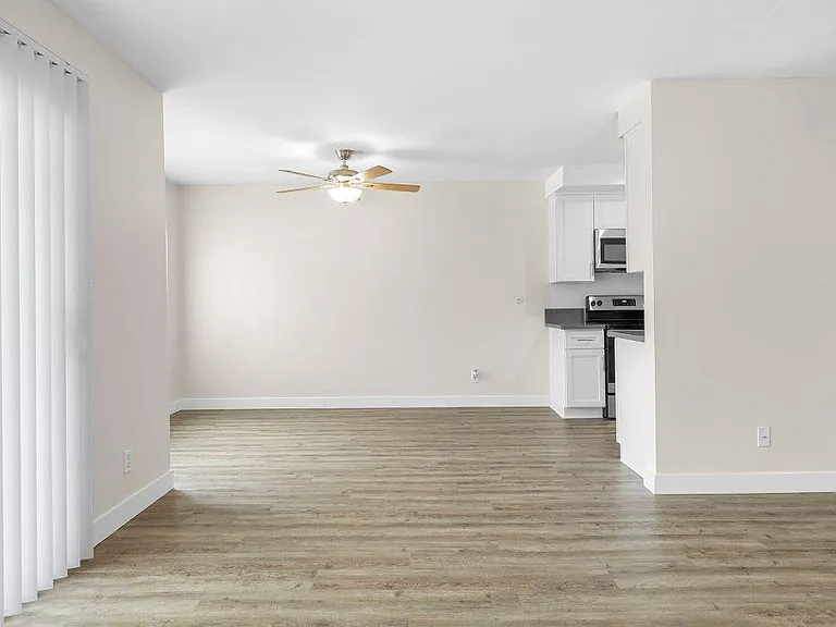 Lombardi Apartments — Photo 56