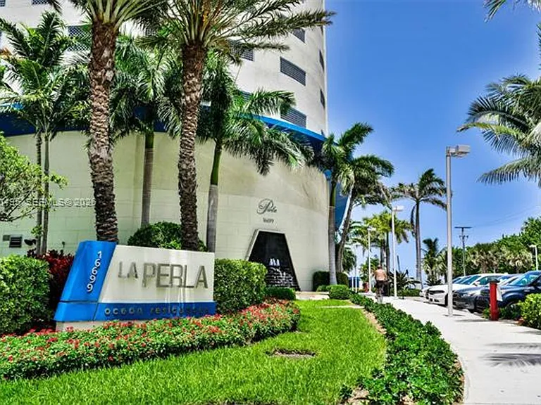 16699 Collins Ave #CU-2004 — Photo 2