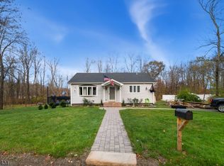 24 Shadyside Rd, Hewitt, NJ 07421