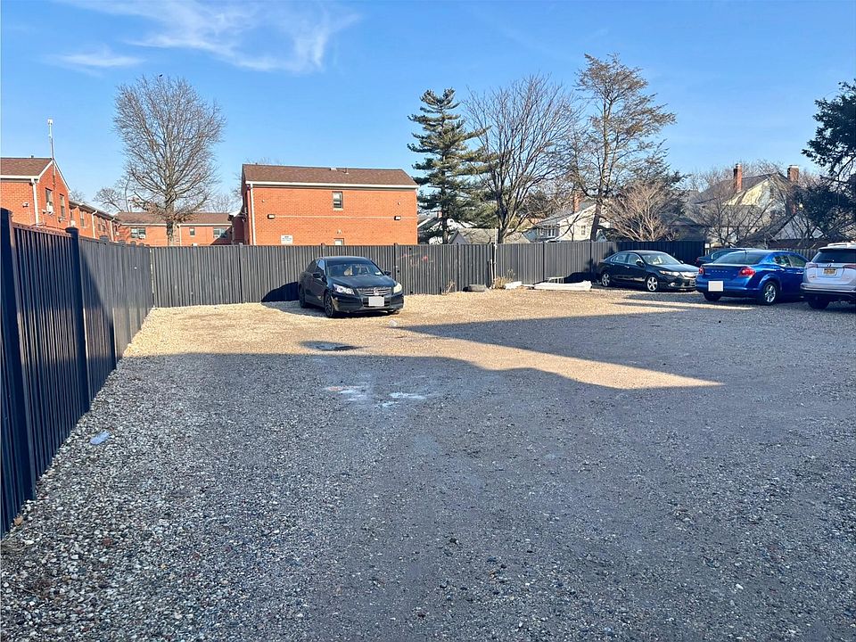 2nd image of 102 Henry St