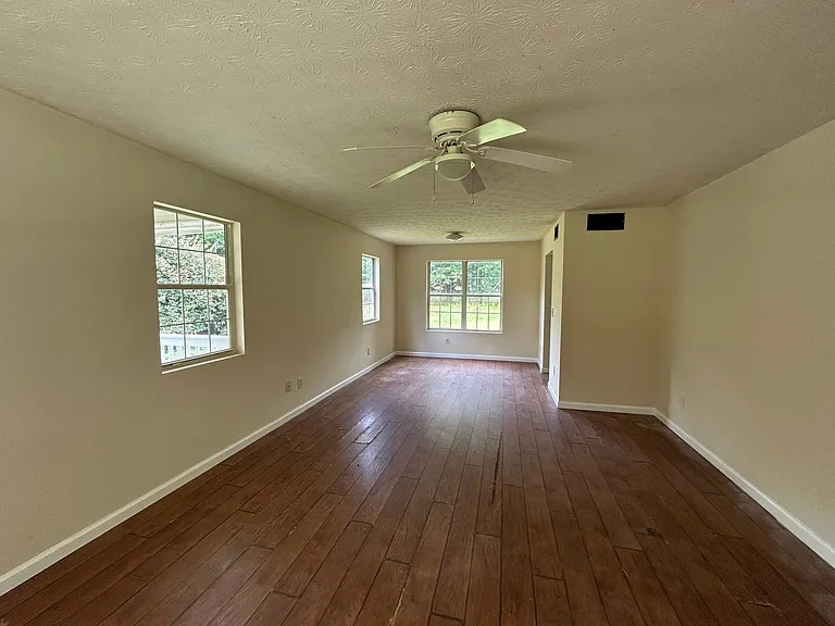 190 Susie Pl — Photo 13