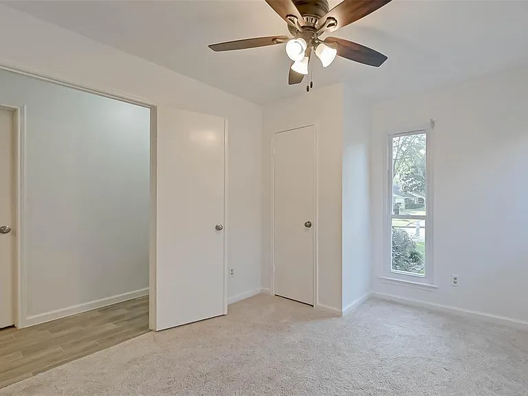 12111 Poulson Dr — Photo 23
