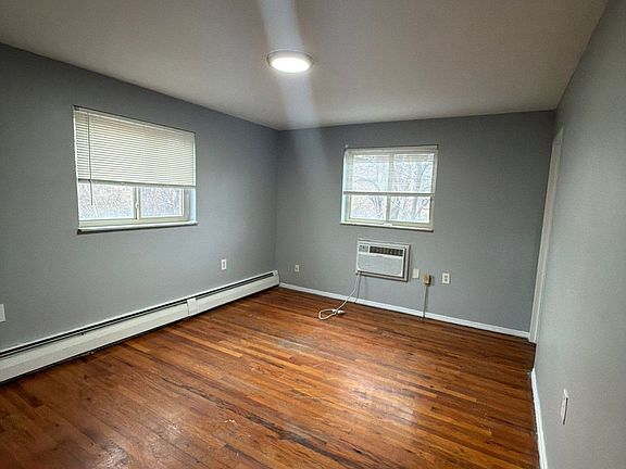 3rd image of 4852 Yarmouth Pl APT 2