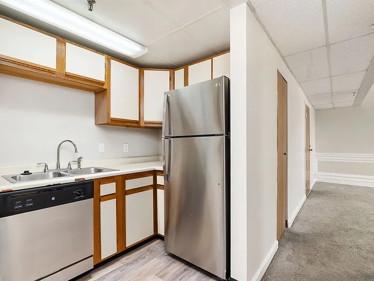 Austin Manor — Photo 24