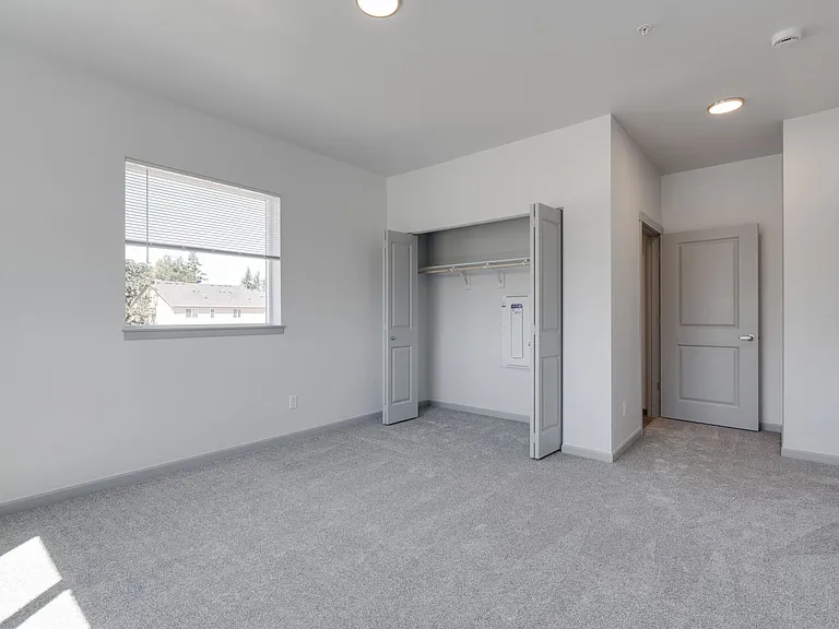 LIBERTY CREST APARTMENTS — Photo 52