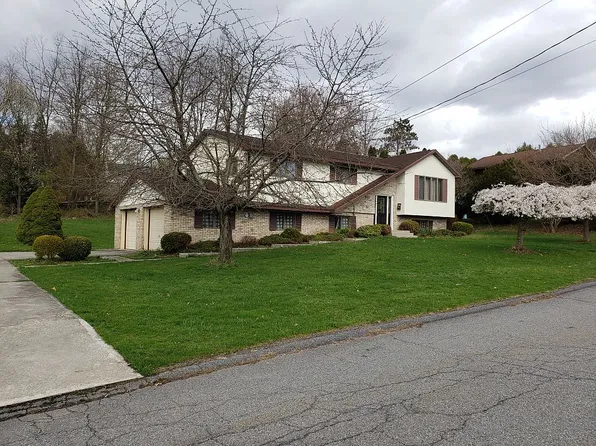 902 E Scott St, Olyphant, PA 18447