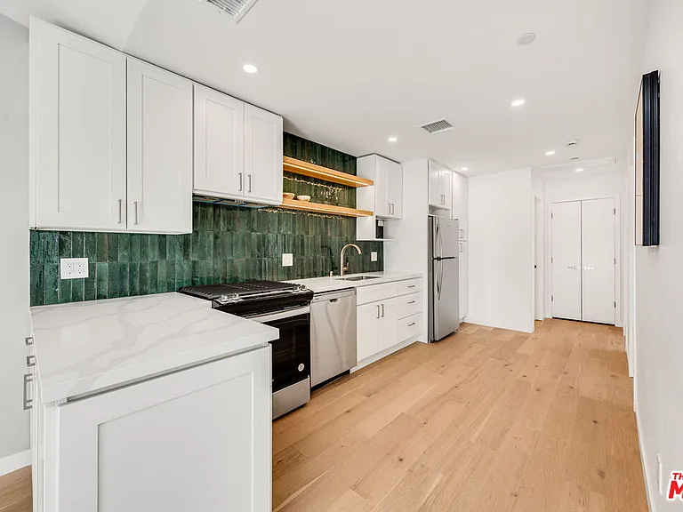 7935 Zelzah Ave — Photo 7