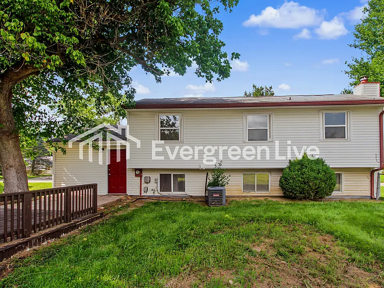 8507 New Field Cir — Photo 14
