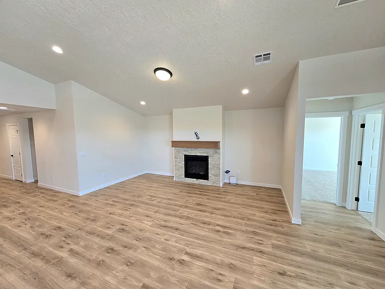4415 Belethor Ave — Photo 6
