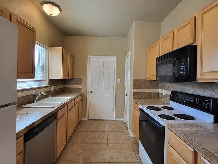 1105 N Cuernavaca Dr #B — Photo 22