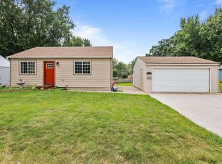 611 Stillwater Rd, Willernie, MN 55090