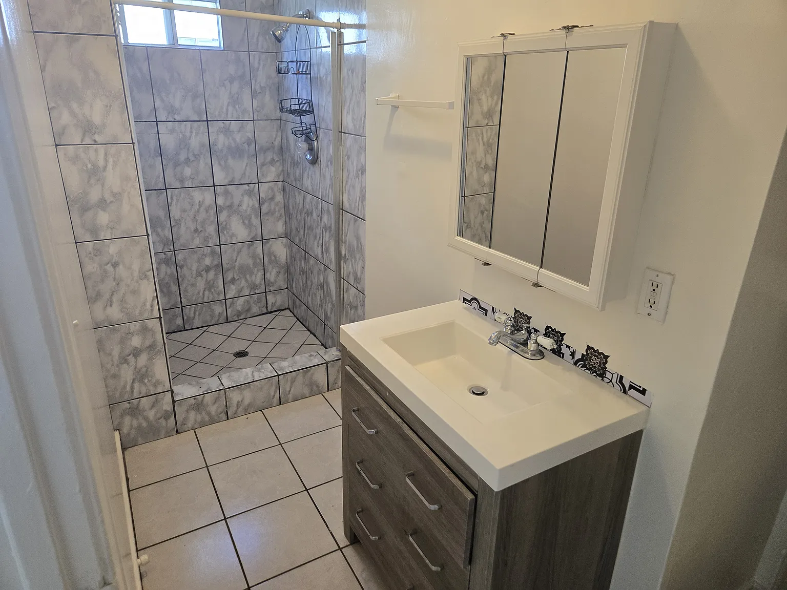 Studio, 600 sqft, $1,700 — Photo 3